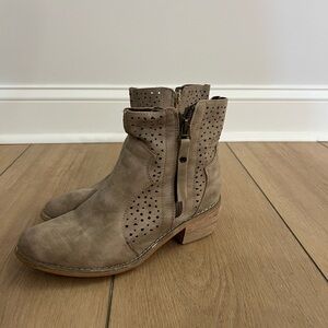 Light brown Pierre Dumas booties- lightly worn